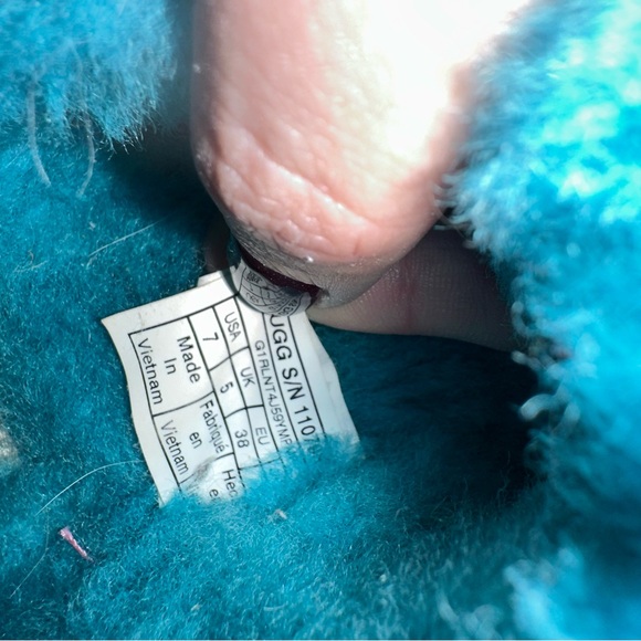 UGG Turquoise Oh Yeah Slippers - Picture 7 of 7